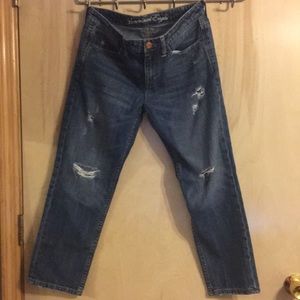 American Eagle ripped jean capris size 4